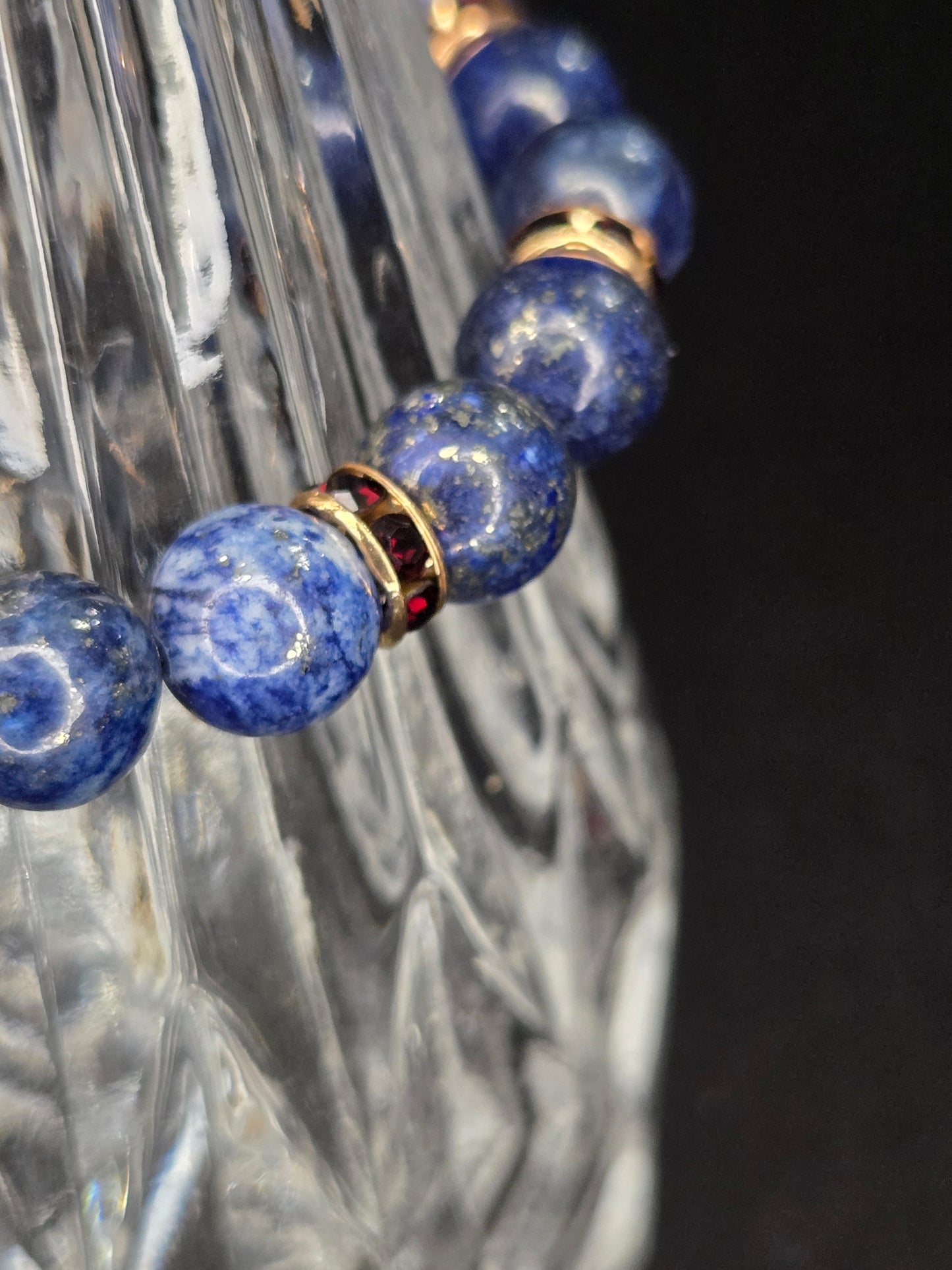 Midnight Radiance Gemstone Bracelet – Lapis Lazuli & Garnet Accent Gold