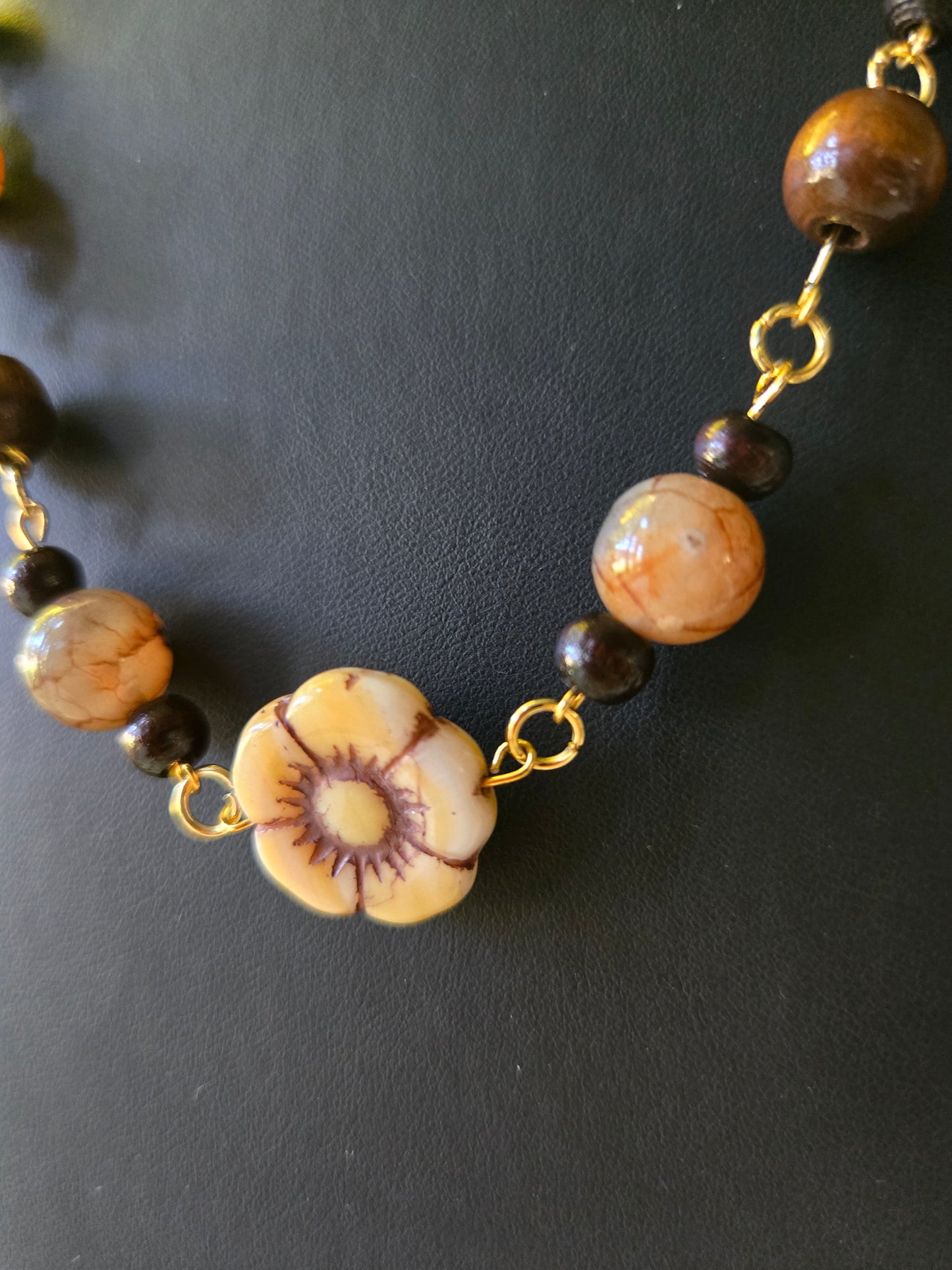 Amber Bloom Necklace – Golden Sands & Carved Flower Pendant