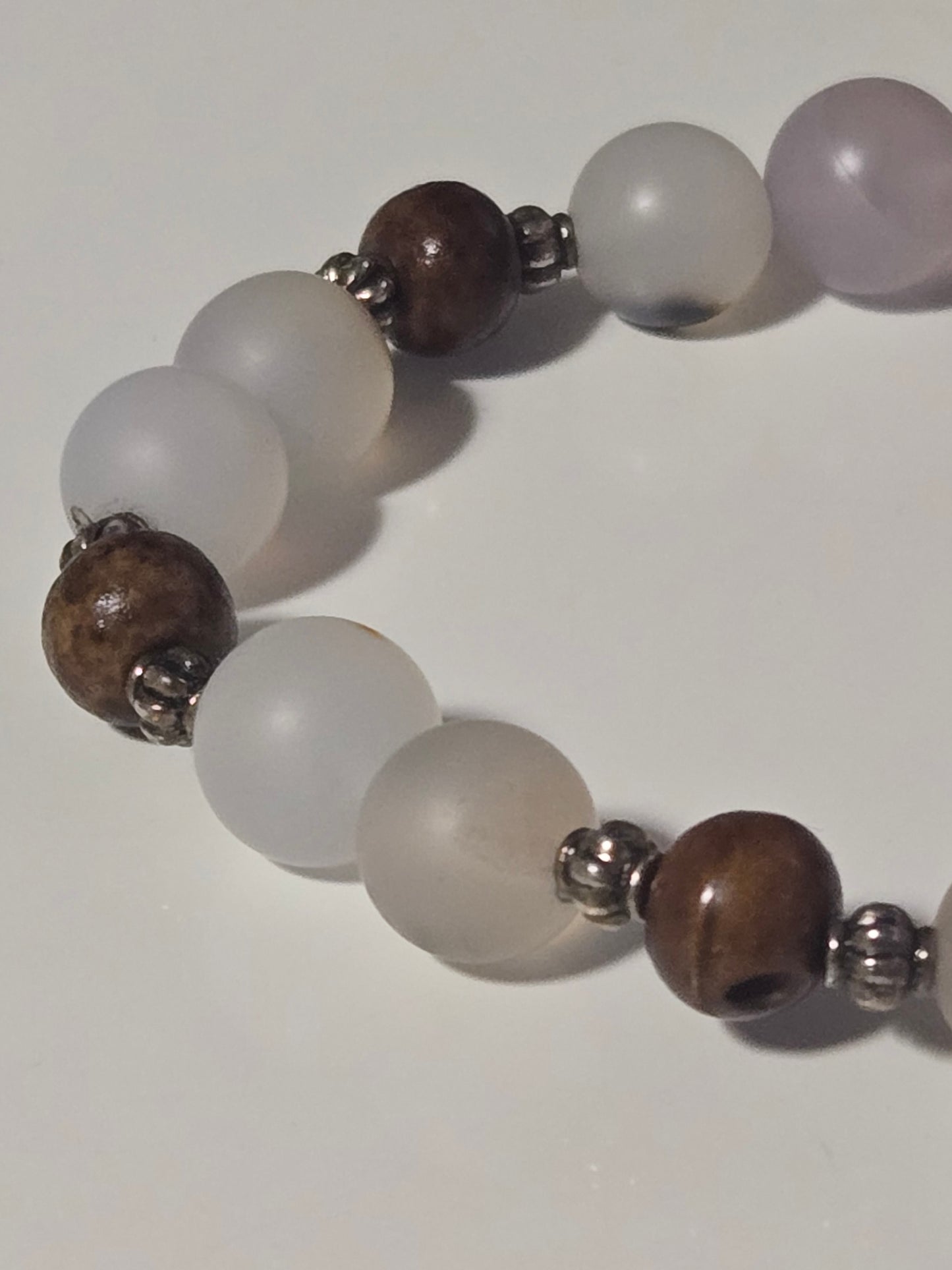 Frostwood Balance Bracelet – Matte Agate & Polished Wood Harmony