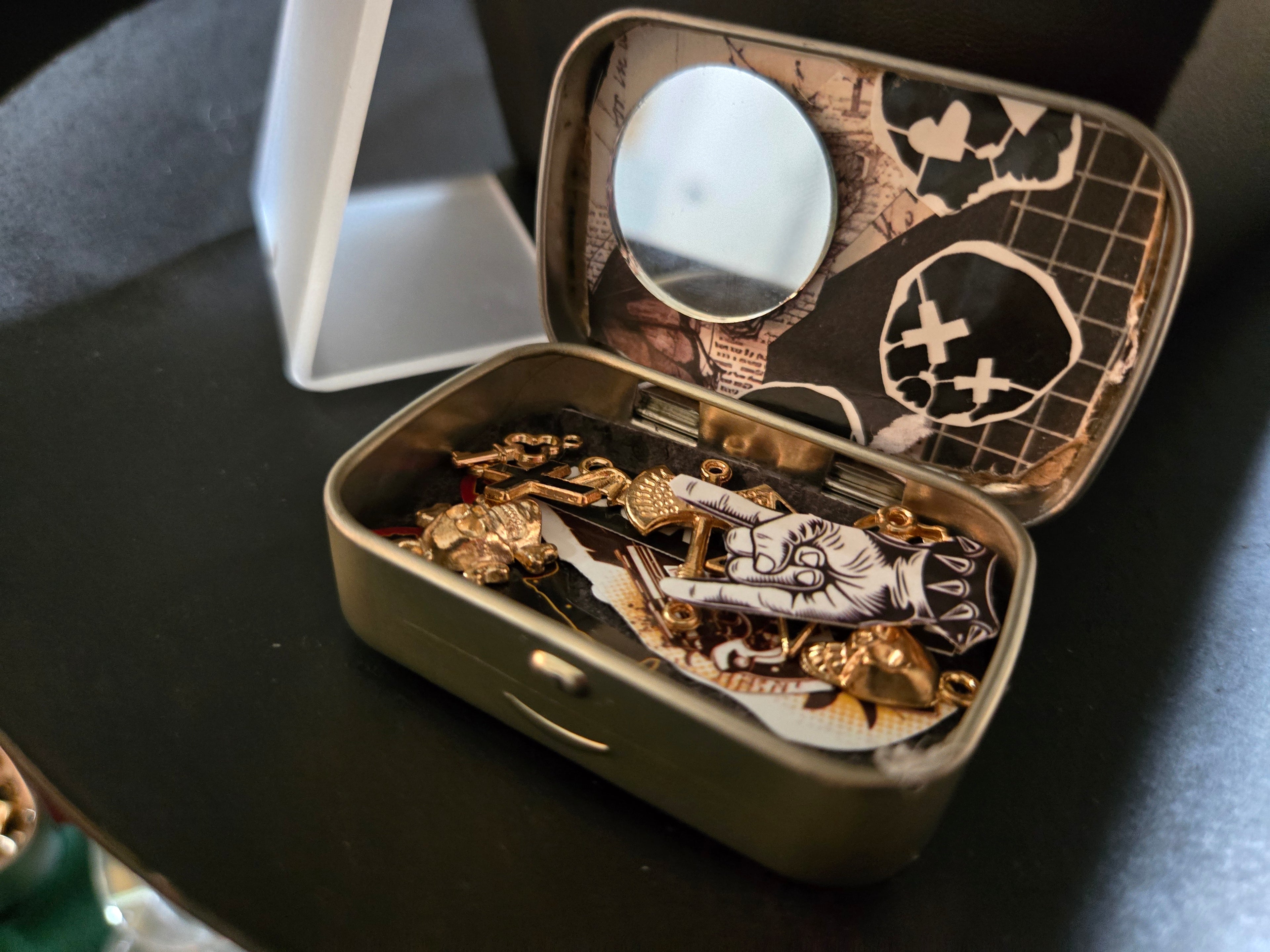 Altoid Vaults – Mini Worlds in a Tin (Mini Style)