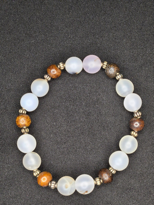 Frostwood Balance Bracelet – Matte Agate & Polished Wood Harmony