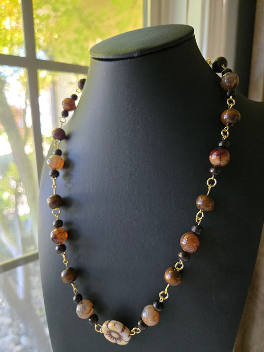 Amber Bloom Necklace – Golden Sands & Carved Flower Pendant