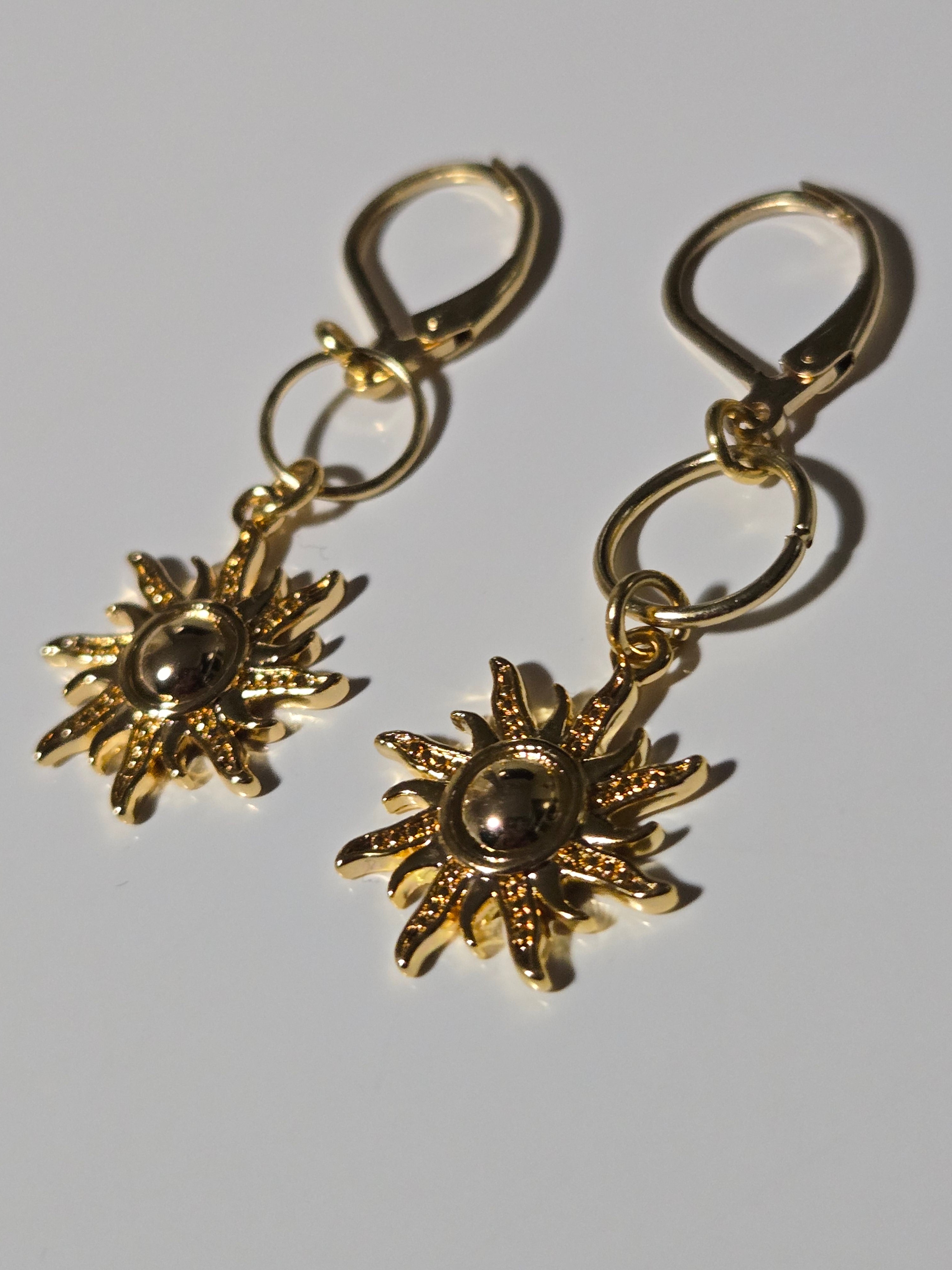 Golden Solar Radiance — Sun Earrings